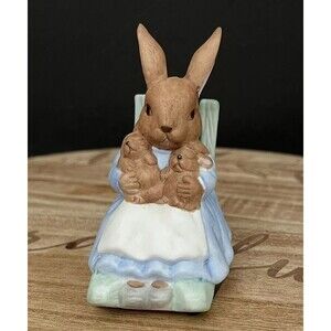 VTG 1990 Schmid Beatrix Potter Mrs Rabbit with Babies in Rocking Chair Untested